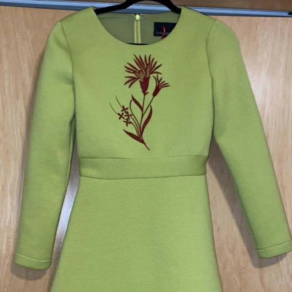 Cynthia Rowley Double Knit Dress w/Applique - Picture 4 of 8